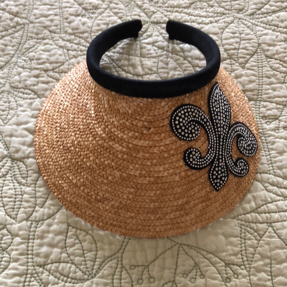 Sporty straw visor
